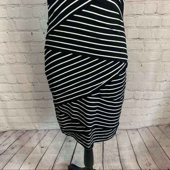 Bailey 44 Black and White Short Sleeve Tiered Sheath Dress Size Small - Picture 3 of 9